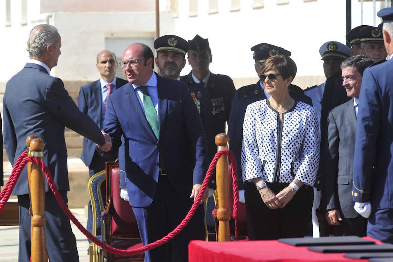 Entrega de despachos a los nuevos oficiales del Ejército del Aire