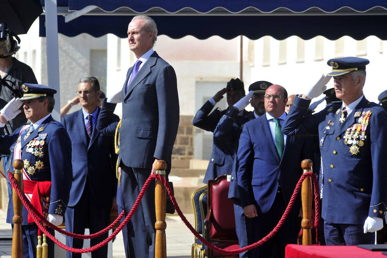 Entrega de despachos a los nuevos oficiales del Ejército del Aire