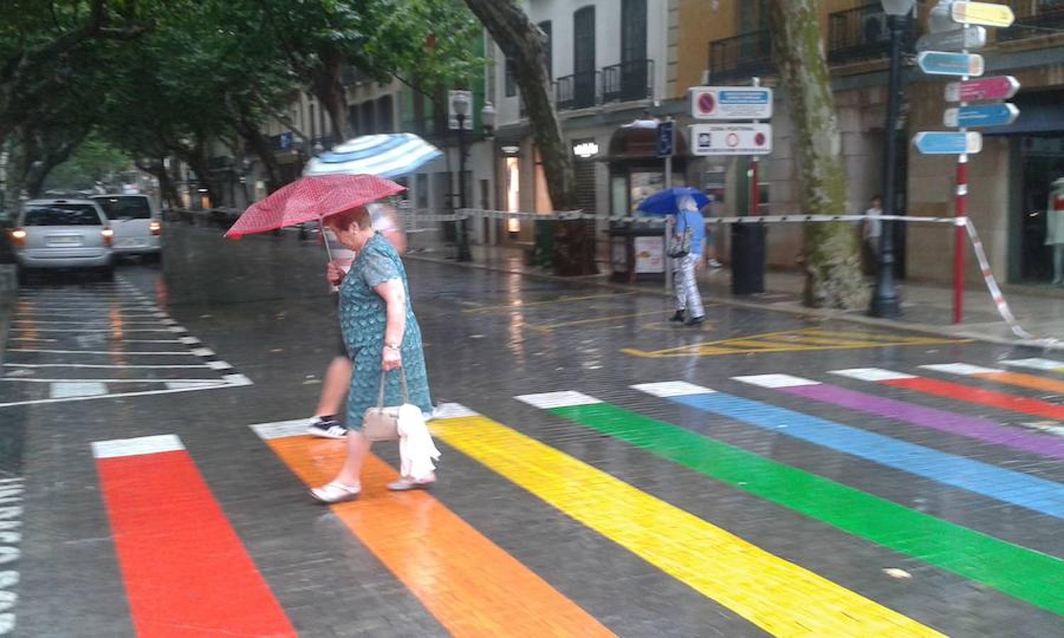 Una tormenta inunda Dénia y obliga a cerrar playas en Calpe por derrumbes