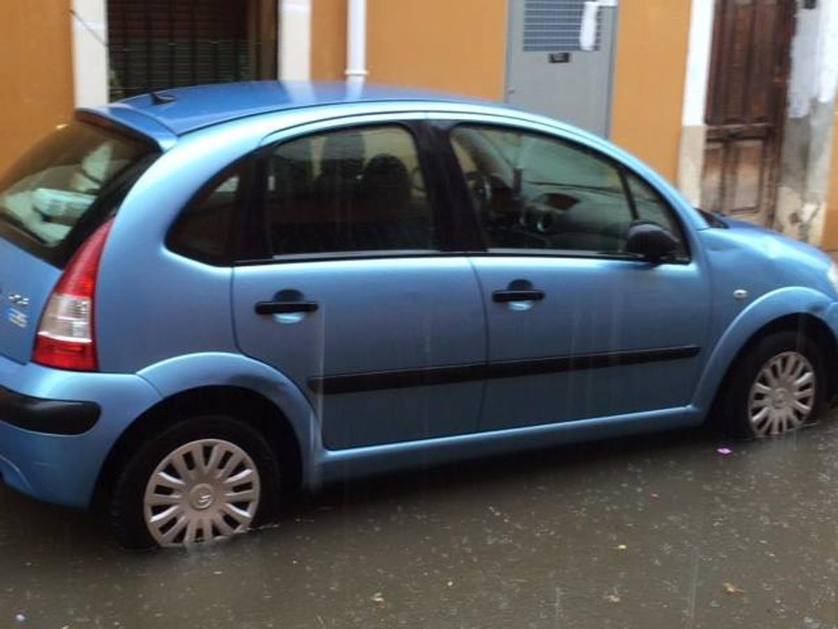 Una tormenta inunda Dénia y obliga a cerrar playas en Calpe por derrumbes