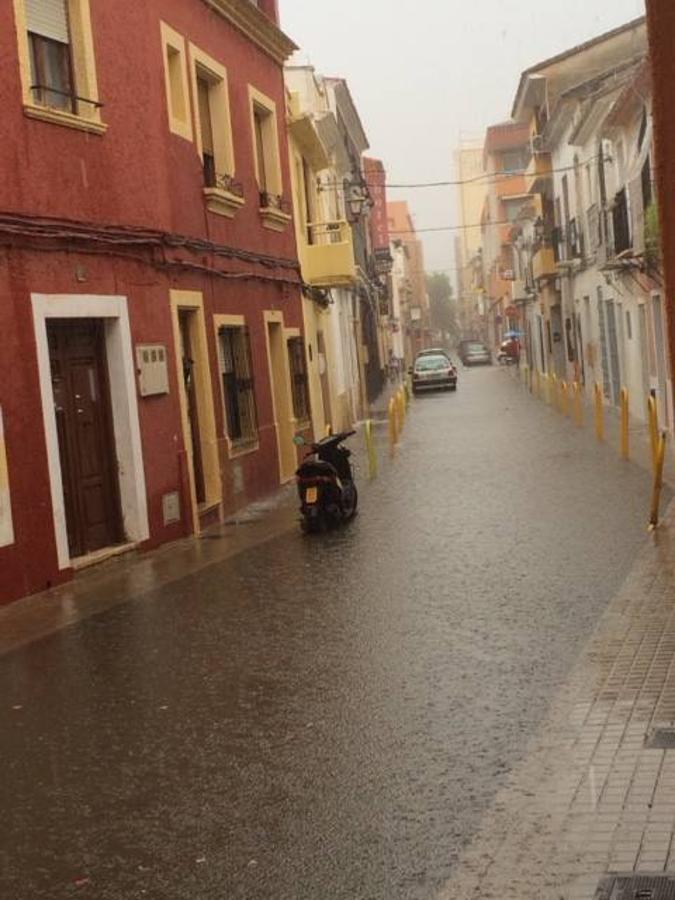 Una tormenta inunda Dénia y obliga a cerrar playas en Calpe por derrumbes