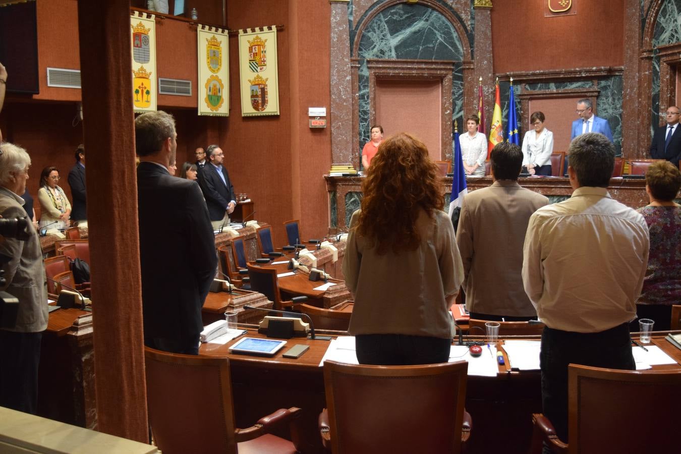 Minuto de silencio enla Asamblea Regional.