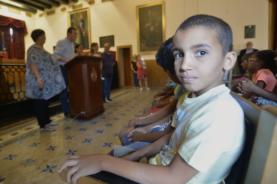 Elche recibe a los 27 niños saharauis del programa &#039;Vacaciones en Paz&#039;