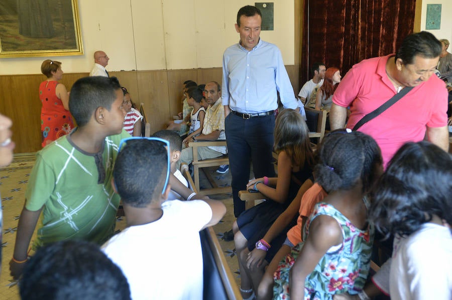 Elche recibe a los 27 niños saharauis del programa &#039;Vacaciones en Paz&#039;