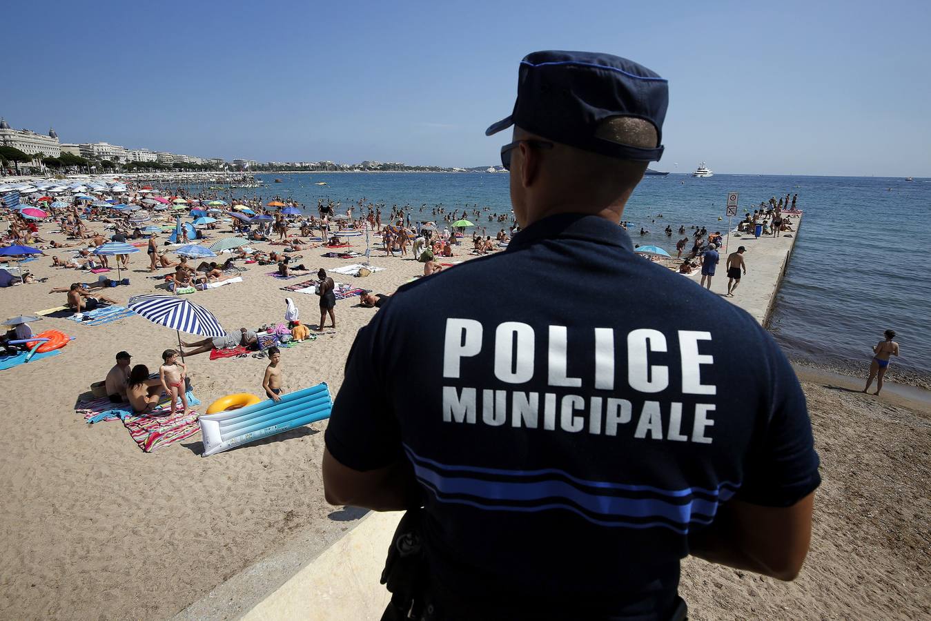 La playa de Cannes se blinda