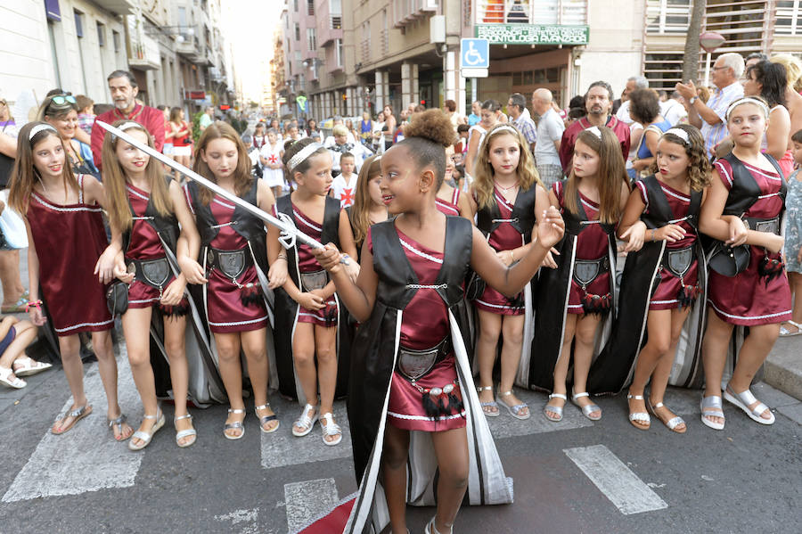 Moros y Cristianos toman las calles de Elche