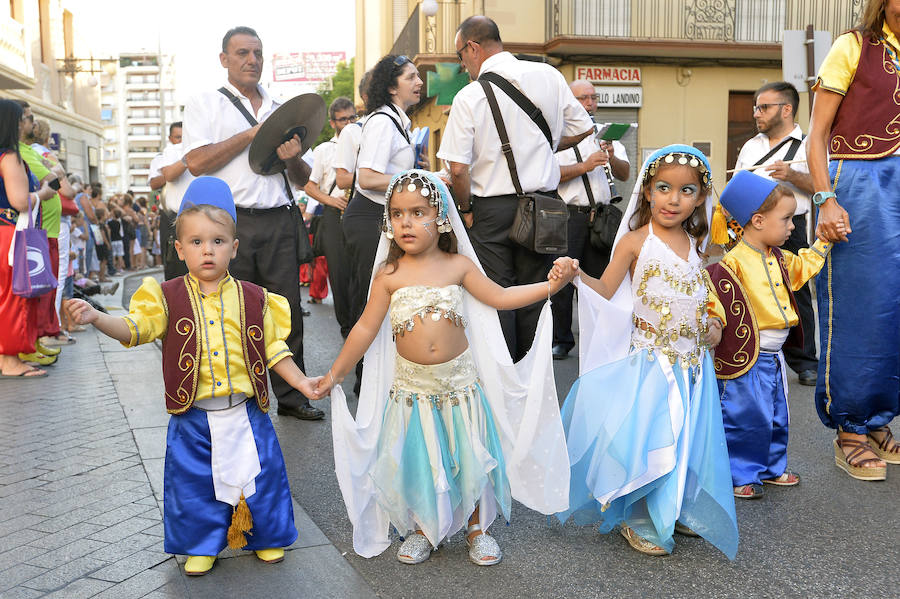 Moros y Cristianos toman las calles de Elche