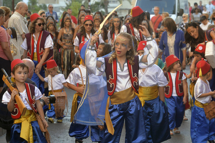 Moros y Cristianos toman las calles de Elche