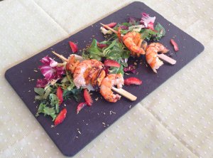 Brochetas de gambas y mejillones