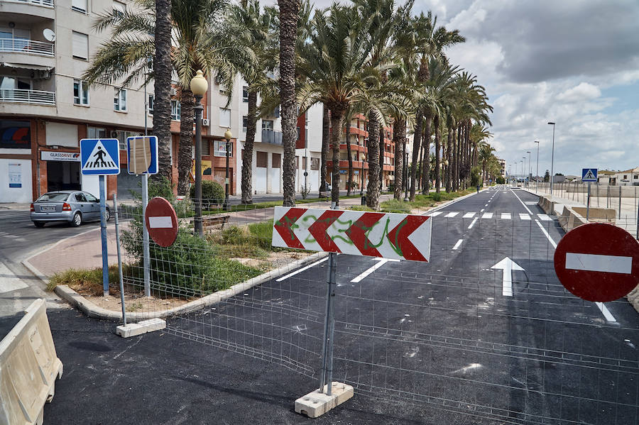 El acceso a la calle Marqués de Molins continúa cerrado