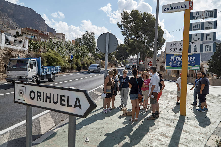 Vecinos oriolanos reclaman un paso de peatones en la N-340