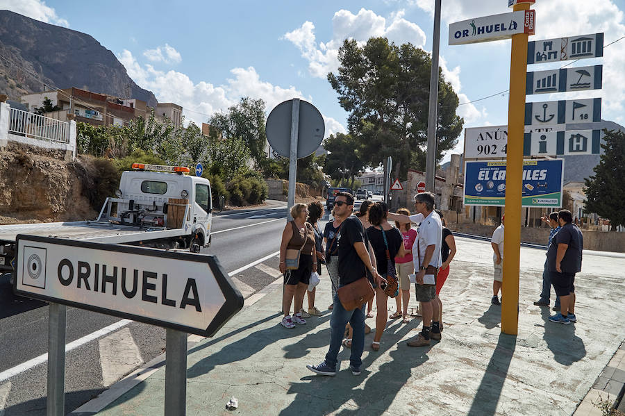 Vecinos oriolanos reclaman un paso de peatones en la N-340