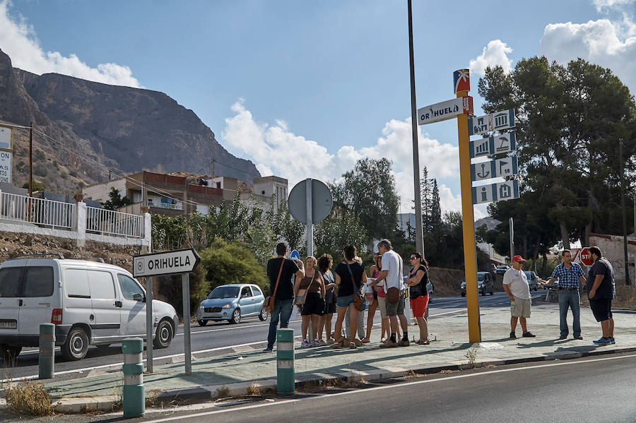 Vecinos oriolanos reclaman un paso de peatones en la N-340