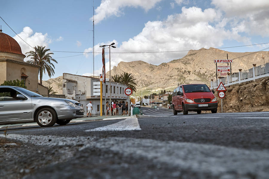 Vecinos oriolanos reclaman un paso de peatones en la N-340