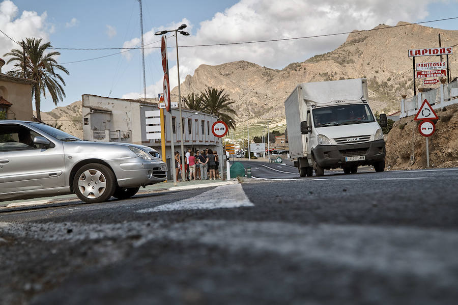 Vecinos oriolanos reclaman un paso de peatones en la N-340