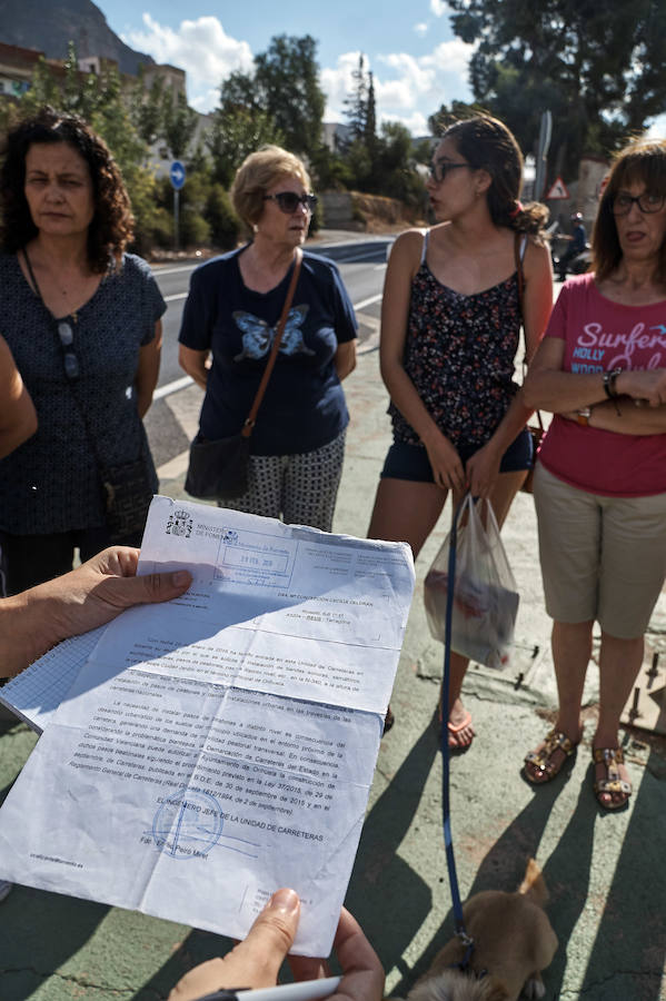 Vecinos oriolanos reclaman un paso de peatones en la N-340