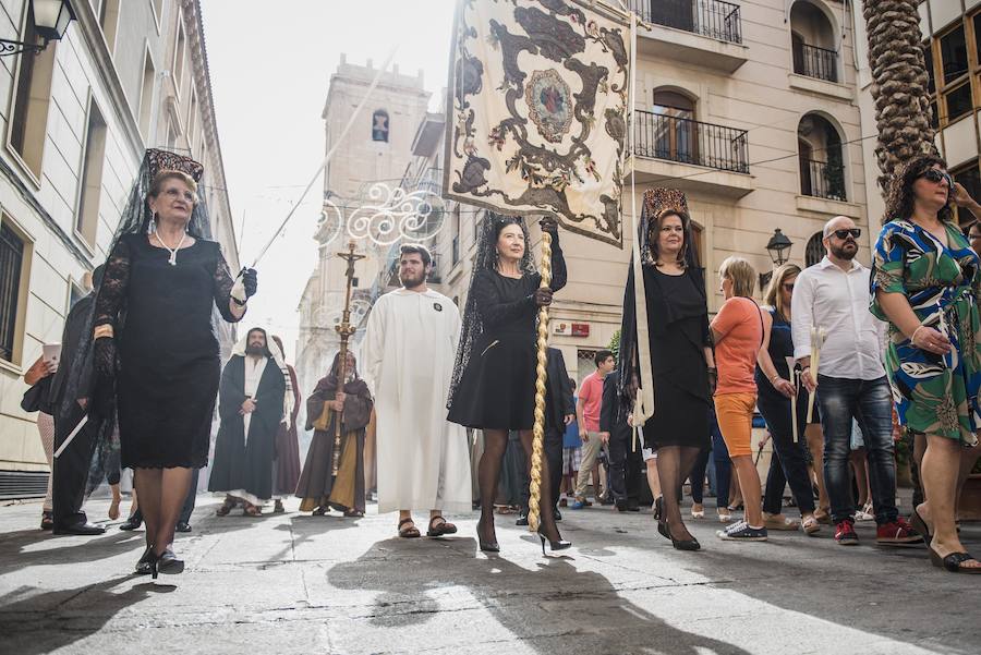 Procesión y coronación de la Virgen María