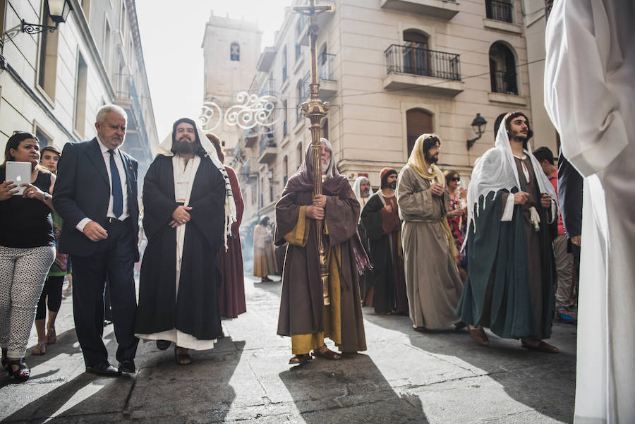 Procesión y coronación de la Virgen María