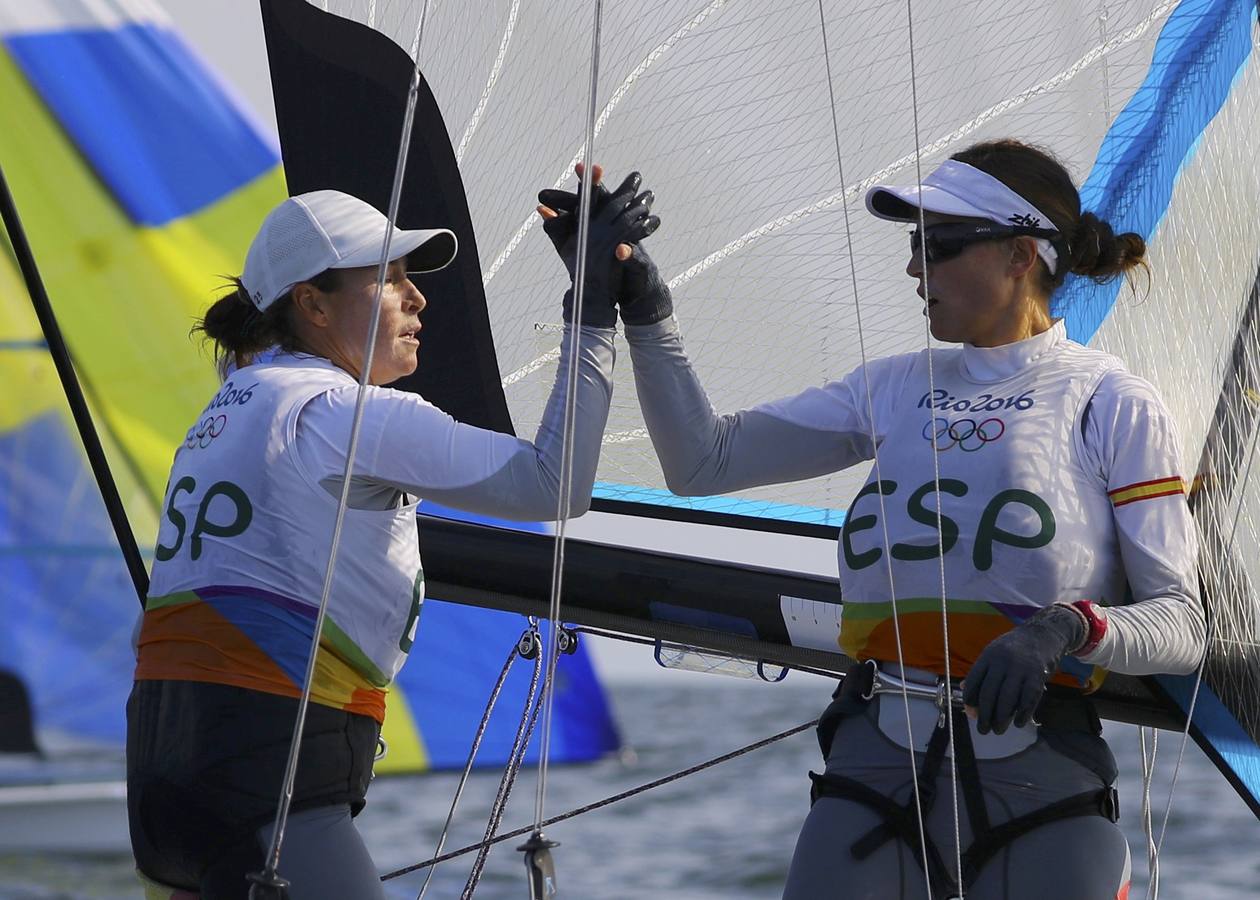 Támara Echegoyen y Berta Betanzos se acercan a la medalla en 49ers