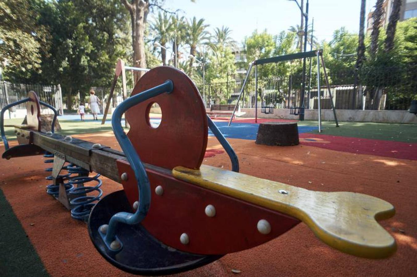 Los socialistas reclaman un plan de choque que solvente las carencias de los parques en Orihuela