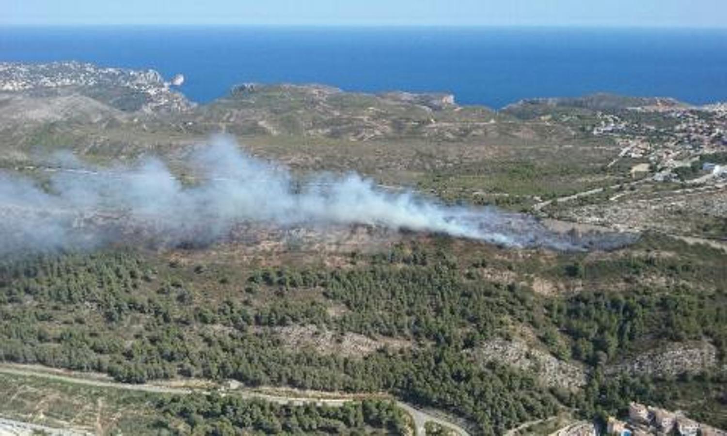 Más de mil desalojados por el incendio en Xàbia