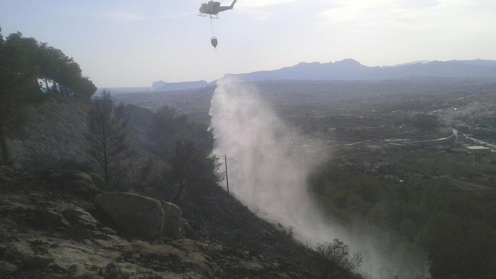 Más de mil desalojados por el incendio en Xàbia