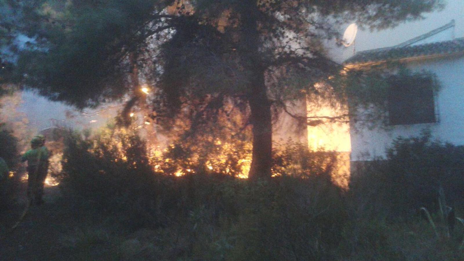 Más de mil desalojados por el incendio en Xàbia