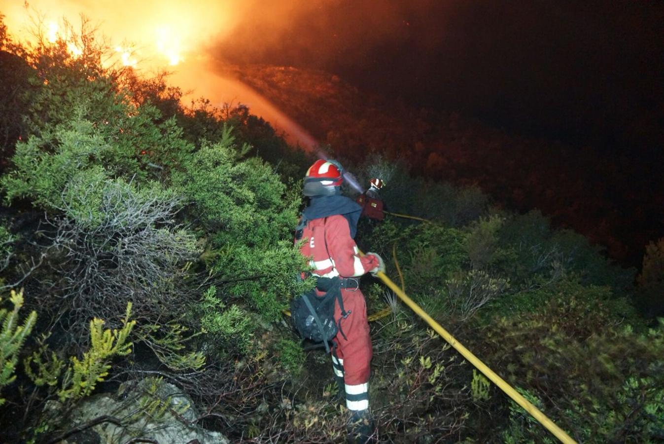 Más de mil desalojados por el incendio en Xàbia