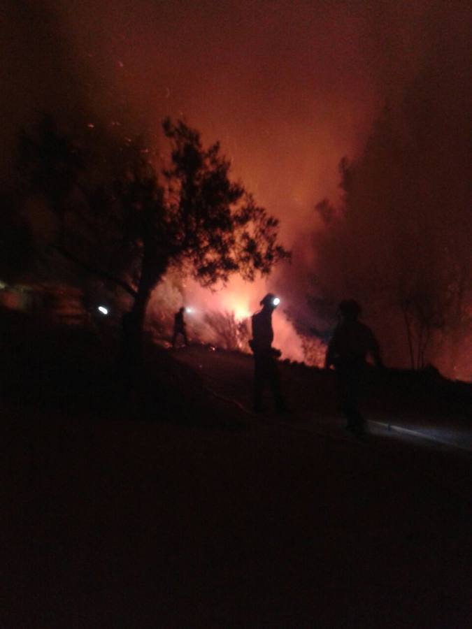 El incendio en Bolulla sigue arrasando hectáreas