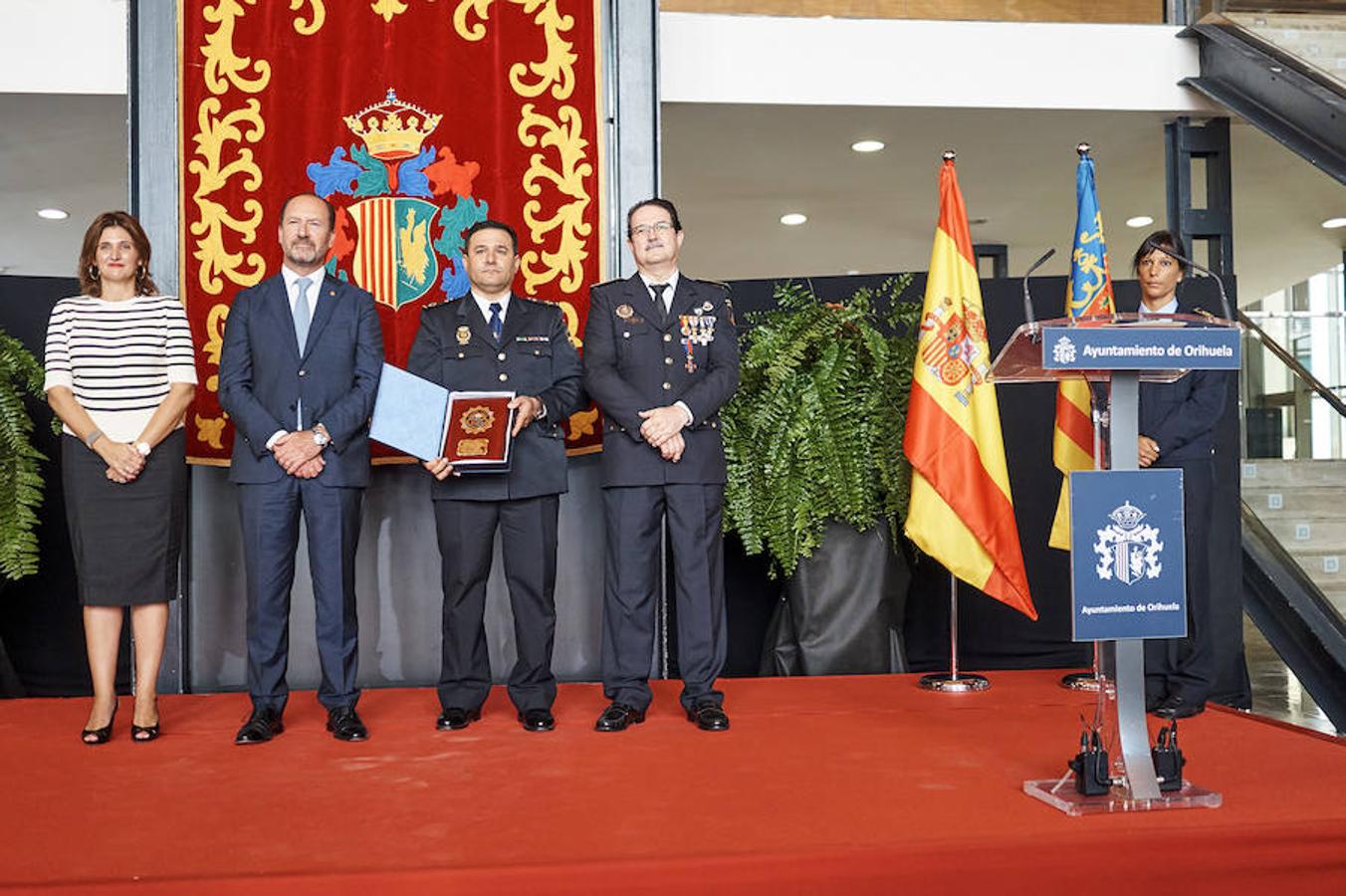 Entrega de medallas con motivo de la festividad de la Virgen de Monserrate