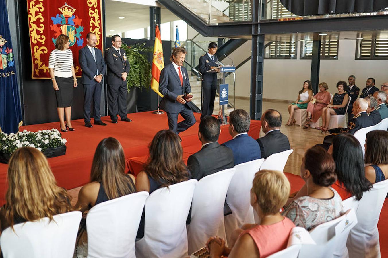 Entrega de medallas con motivo de la festividad de la Virgen de Monserrate