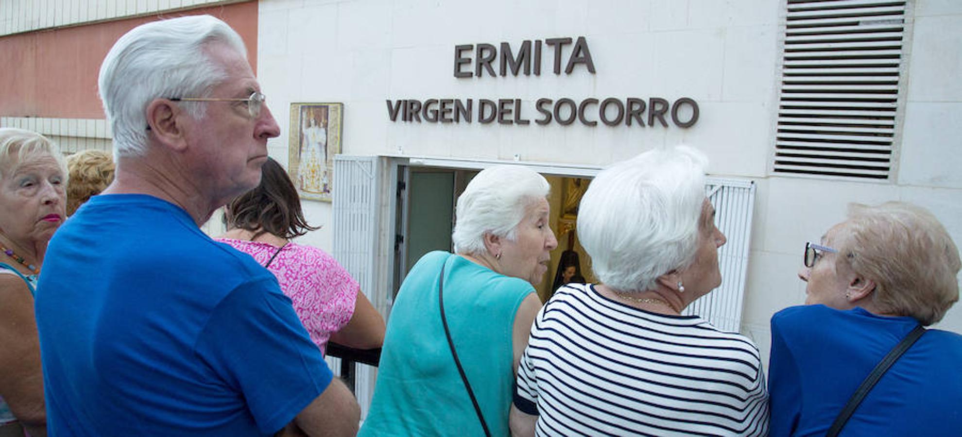 El Raval Roig celebra la procesión de la Virgen del Socorro