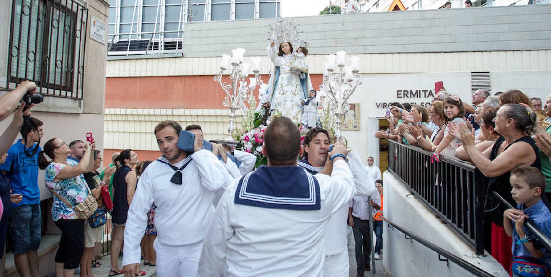 El Raval Roig celebra la procesión de la Virgen del Socorro