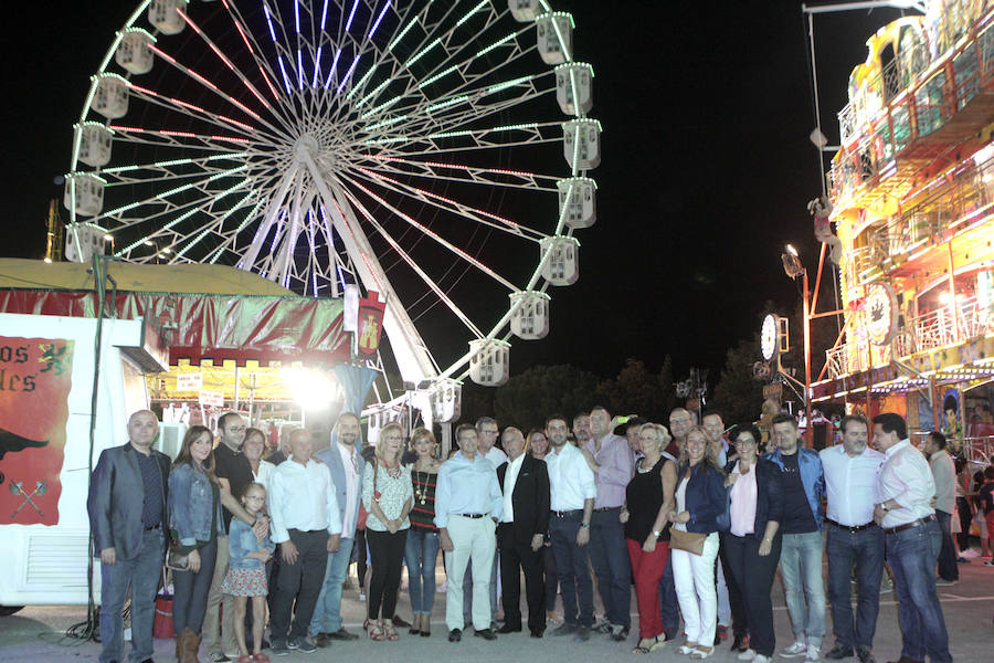 El encendido oficial del Huerto de la Rueda abre diez días de Feria y Fiestas