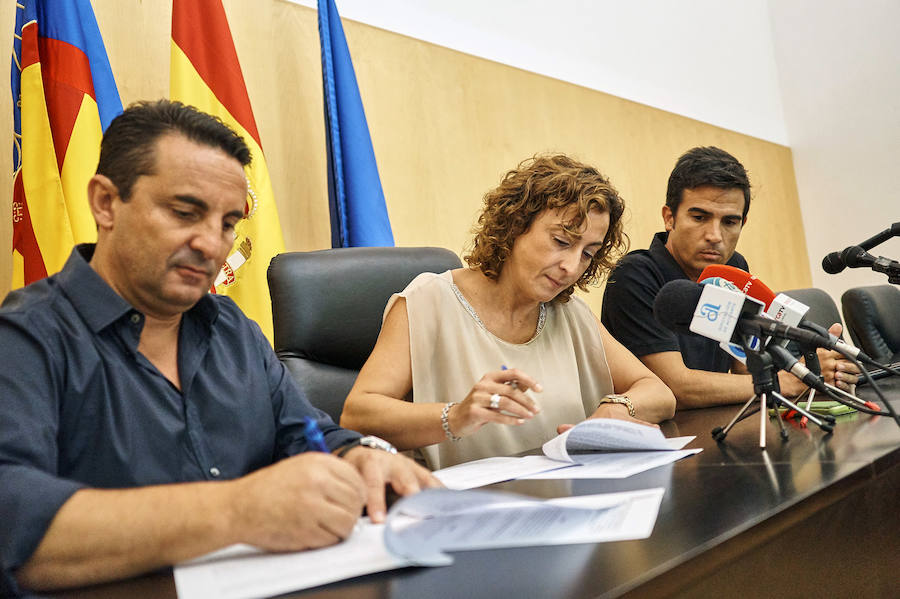 Firma del convenio sobre la acequia de Bigastro