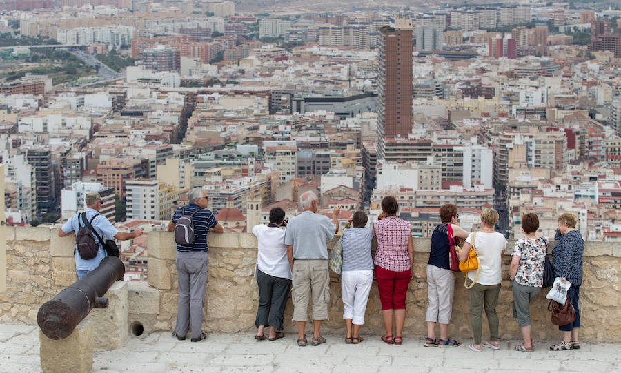 Llegada de crucero a Alicante y lleno en el castillo de Santa Bárbara