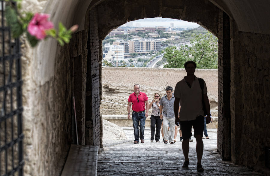 Llegada de crucero a Alicante y lleno en el castillo de Santa Bárbara