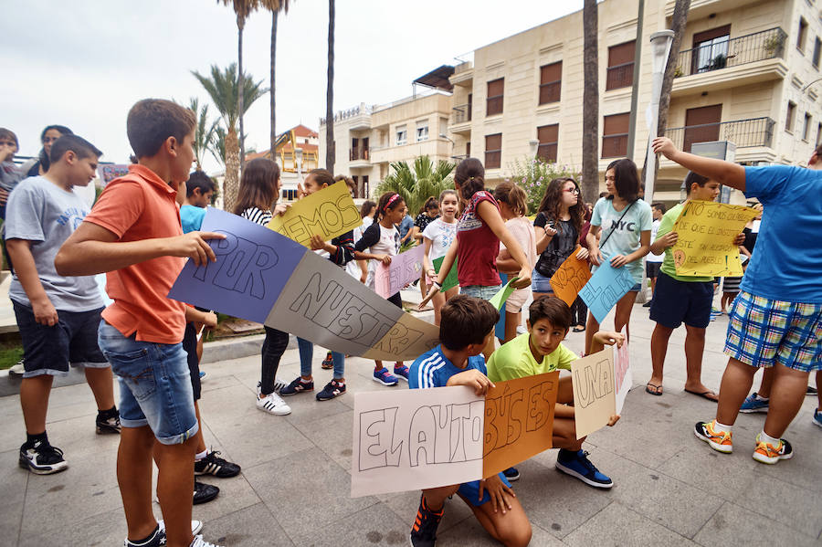 Protesta por el trasnporte escolar en Benejúzar