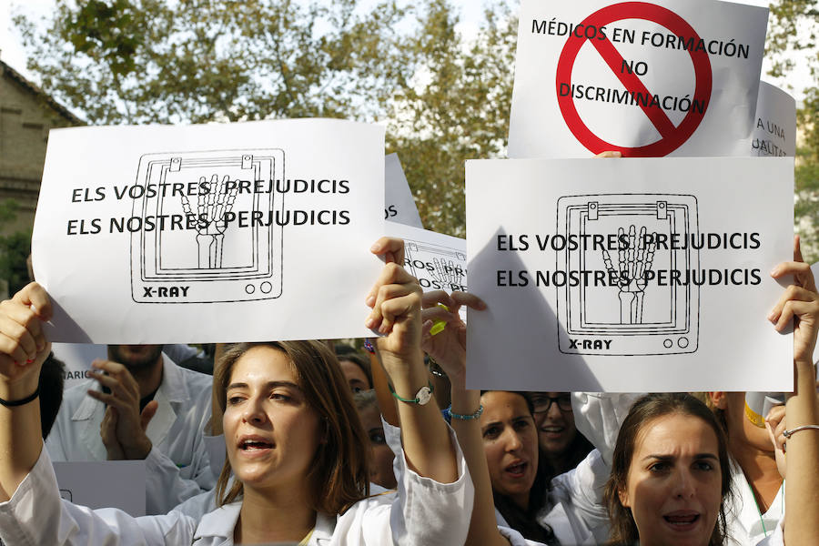 Protesta de los universitarios de las universidades privadas ante la problemática de las prácticas de sanidad
