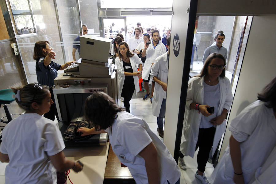 Protesta de los universitarios de las universidades privadas ante la problemática de las prácticas de sanidad