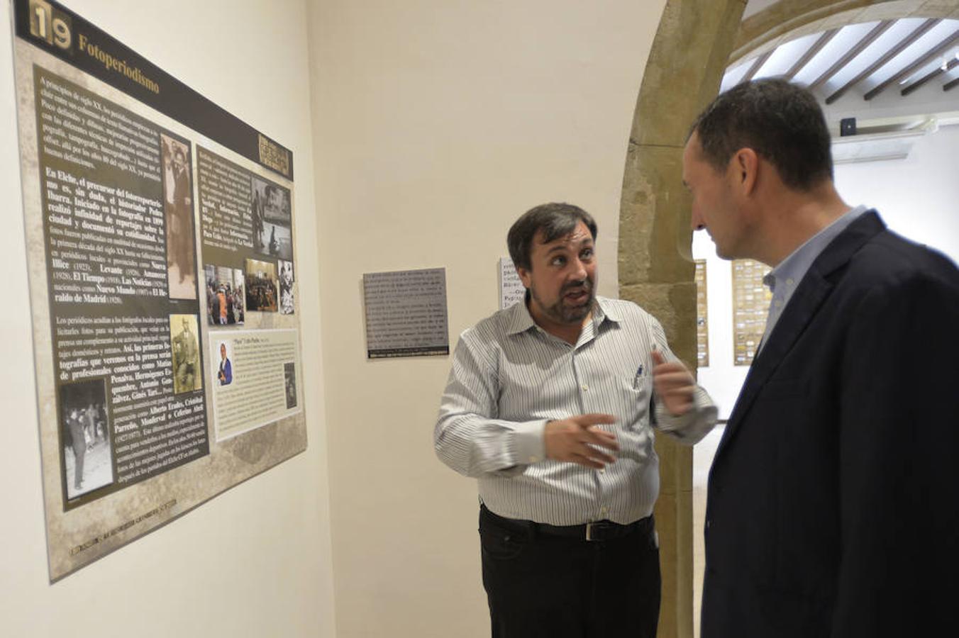 Inauguración de la exposición «180 años de la prensa en Elche»