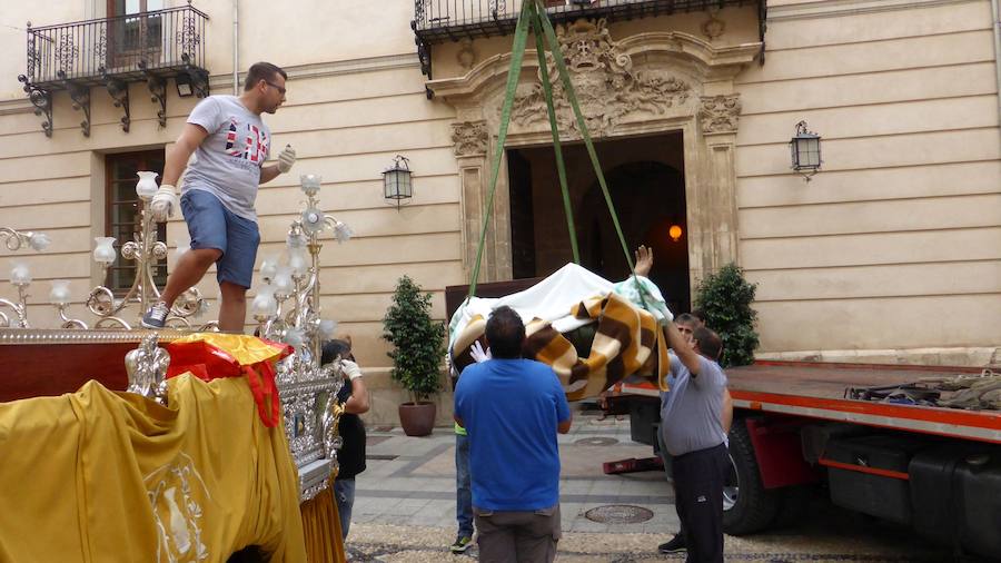 Traslado de las imágenes de la Cofradía de la Samaritana para su restauración