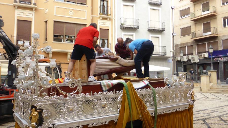 Traslado de las imágenes de la Cofradía de la Samaritana para su restauración