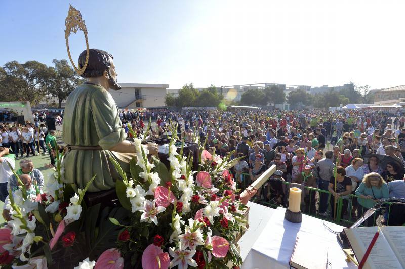 La romería de San Crispín emociona a los ilicitanos