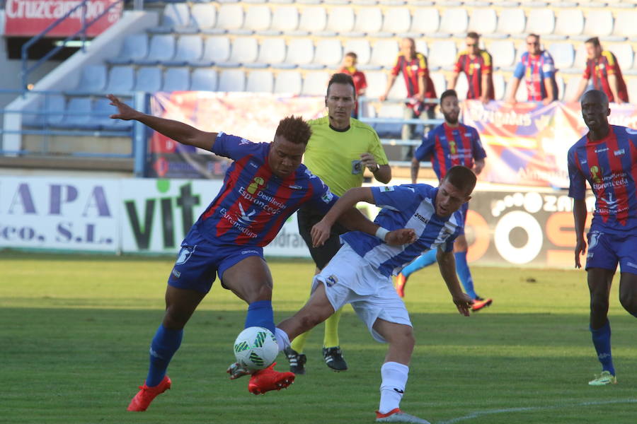 El Lorca golea y sigue arriba