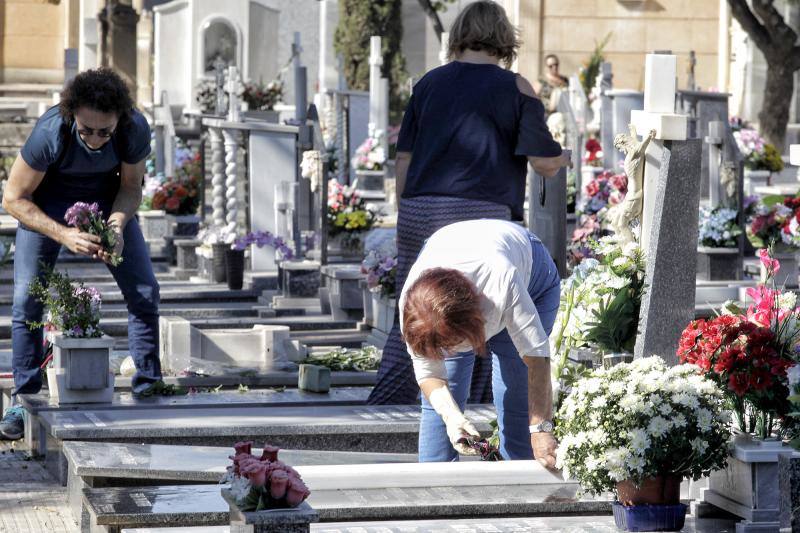 Preparativos previos al día de Todos los Santos