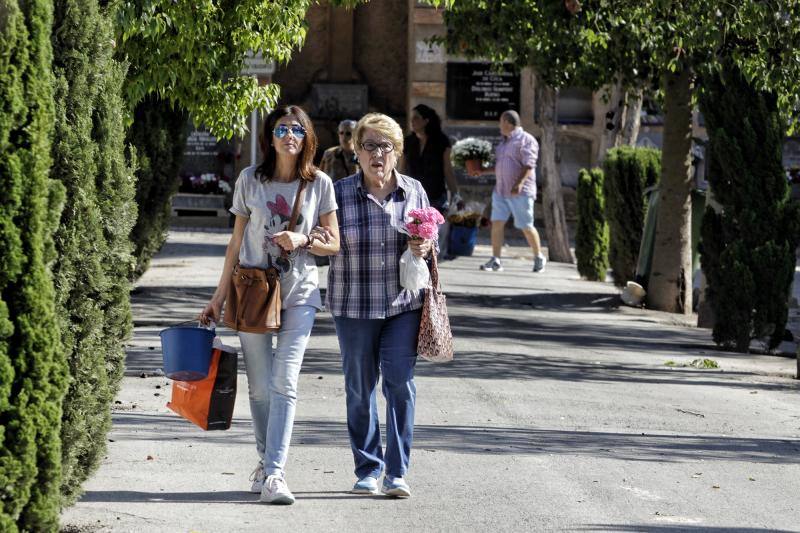 Preparativos previos al día de Todos los Santos
