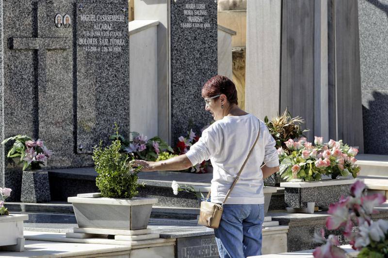 Preparativos previos al día de Todos los Santos
