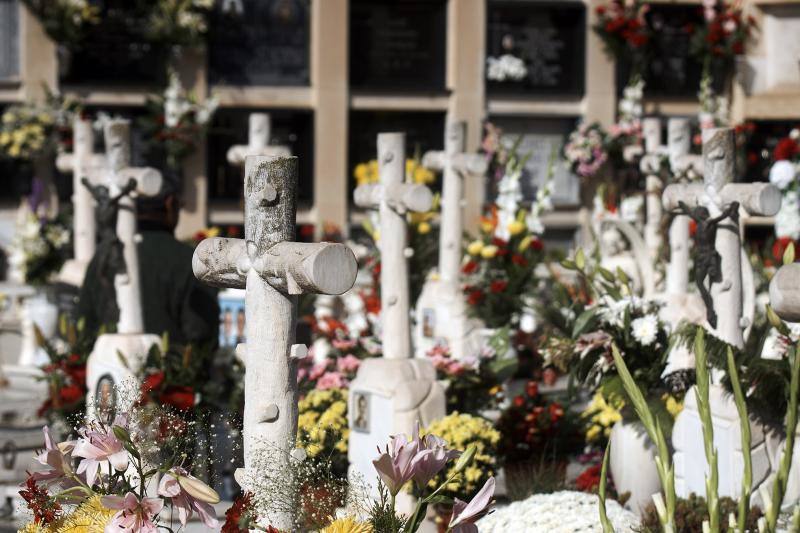 La Vega Baja honra la memoria de sus difuntos en el día de Todos los Santos