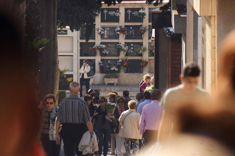 La Vega Baja honra la memoria de sus difuntos en el día de Todos los Santos